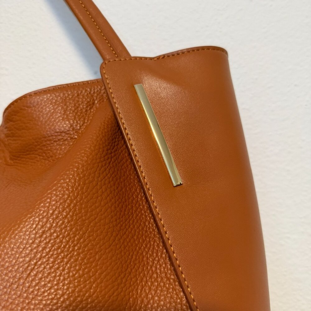 Kattee Cognac Pebbled Shoulder Tote Bag - Picture 3 of 8